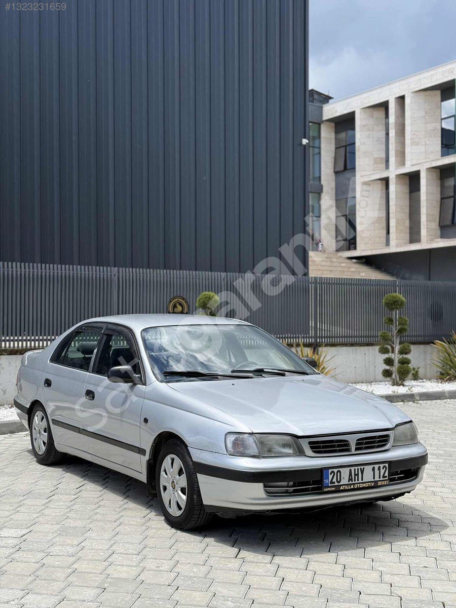 TOYOTA CARİNA