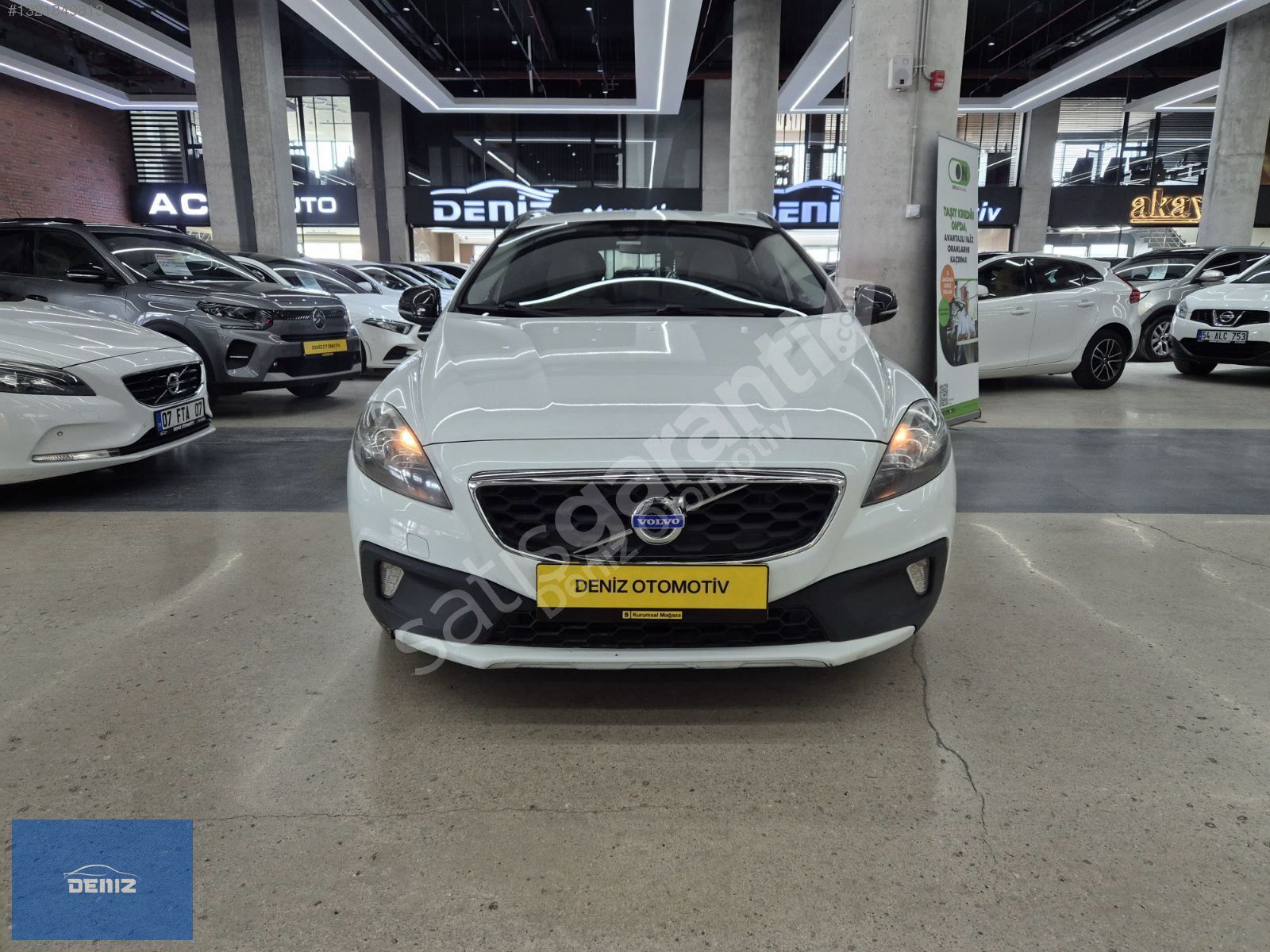 2014 ORİJİNAL VOLVO V40 1.6 D2 PREMIUM CROSS COUNTRY CRUISE/HYLT