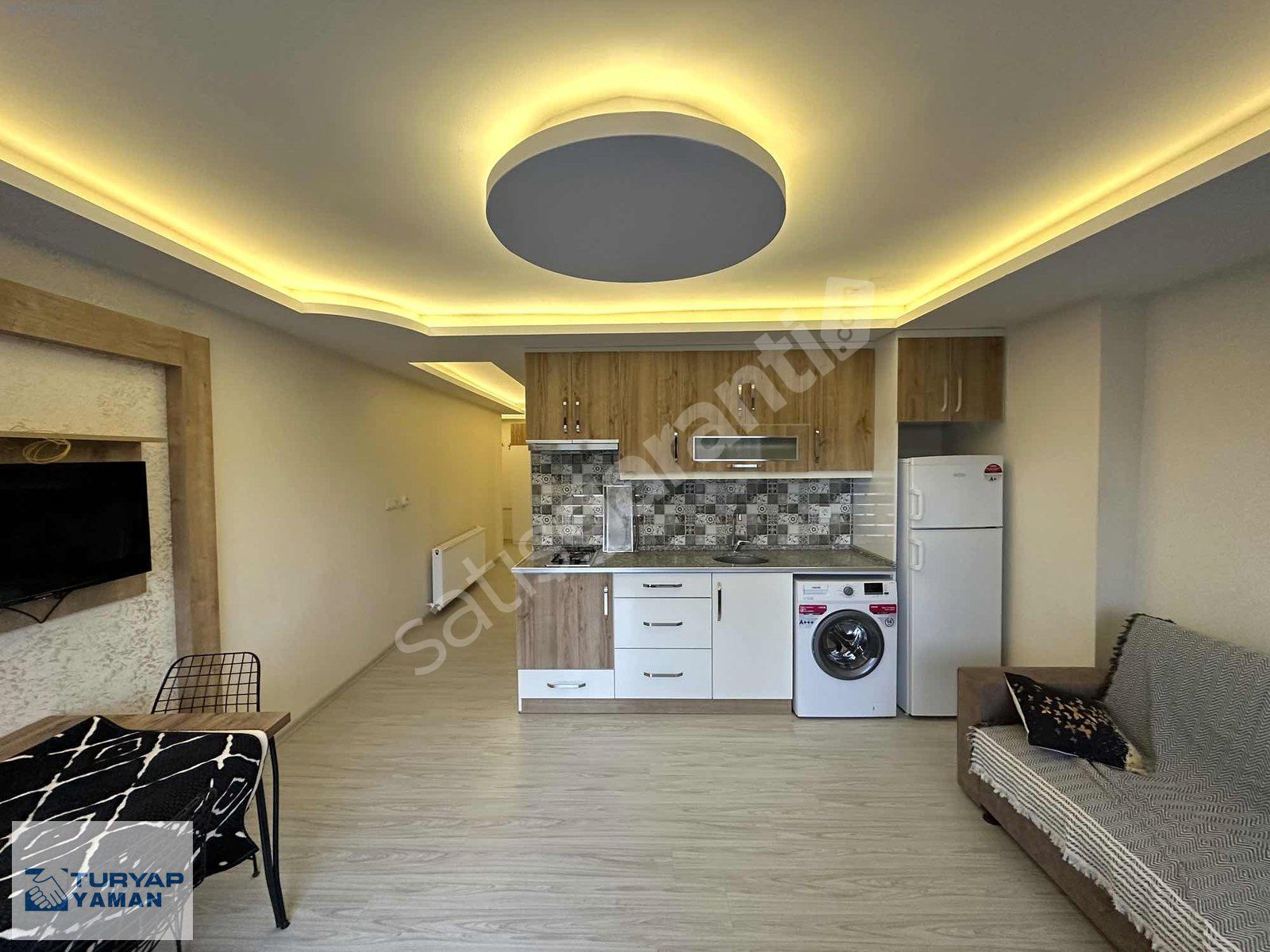 ÜNİVERSİTE KARŞISI D.GAZLI BALKONLU 1+1 DAİRE