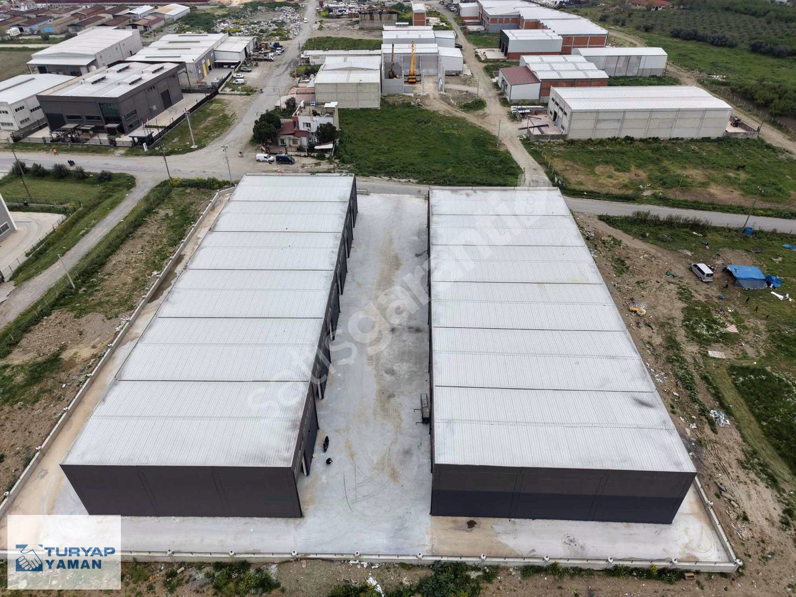 TURGUTLU KOŞUKIRINDA 600 M² KAPALI 600 M² AÇIK KİRALIK DEPO