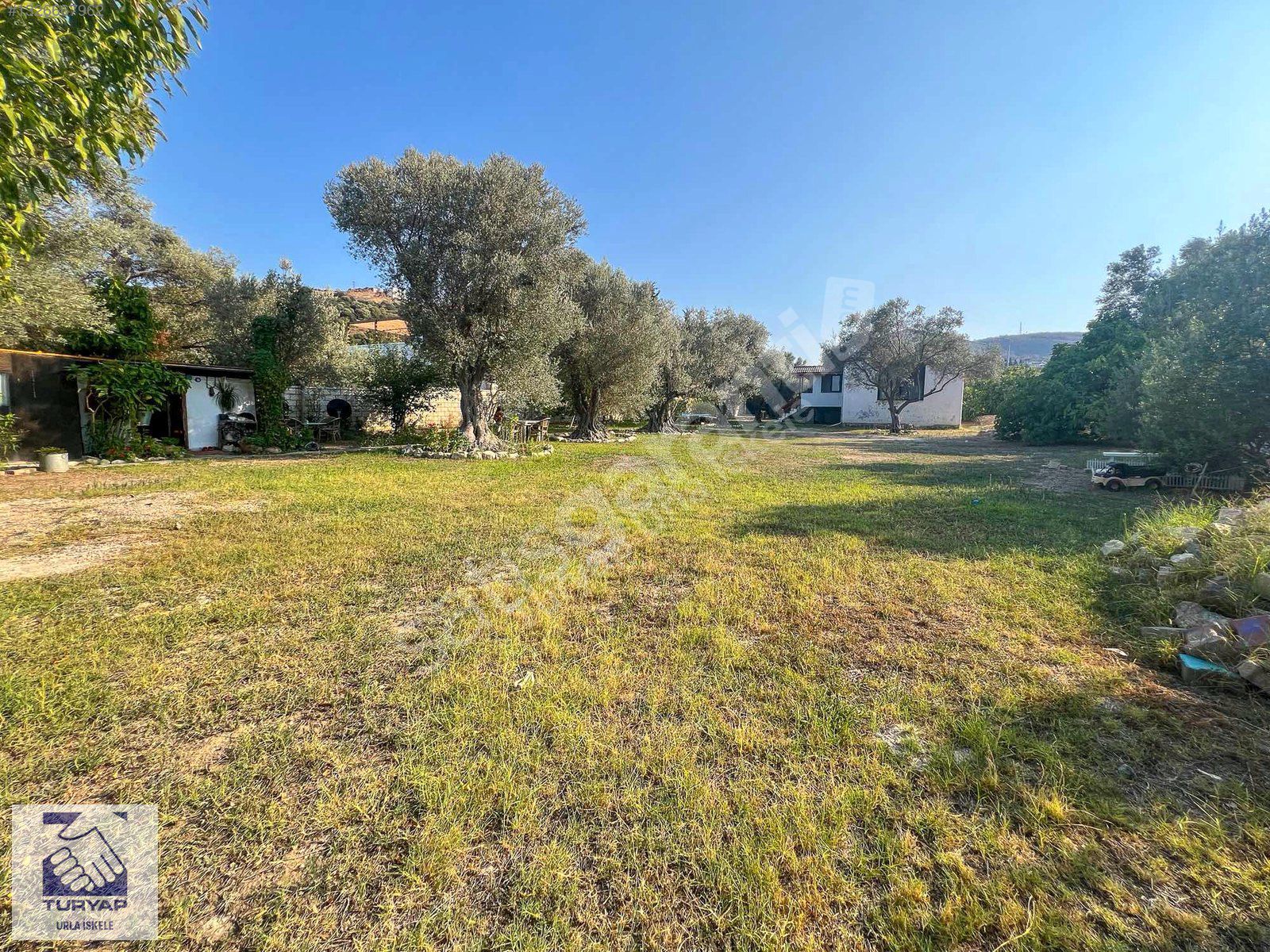 Urla Altıntaş Mah. Cadde Üzerinde Satılık Tarla
