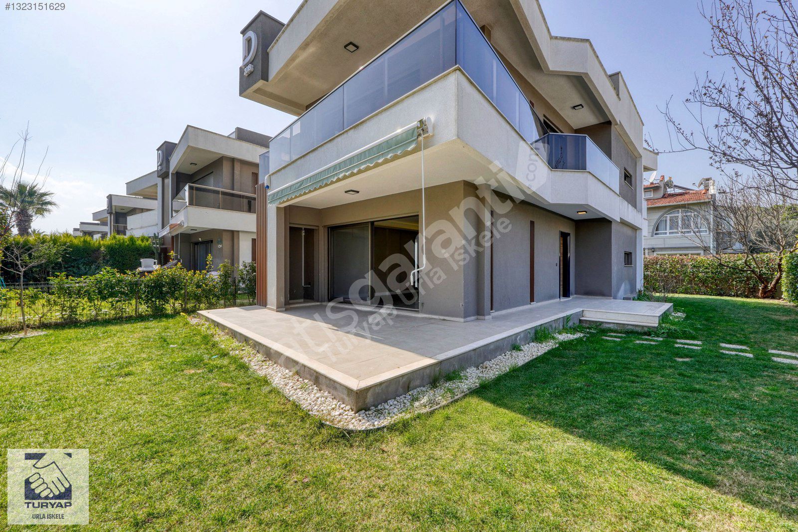 Urla atatürk mah.Giriş katında yatak odalı müstakil villa