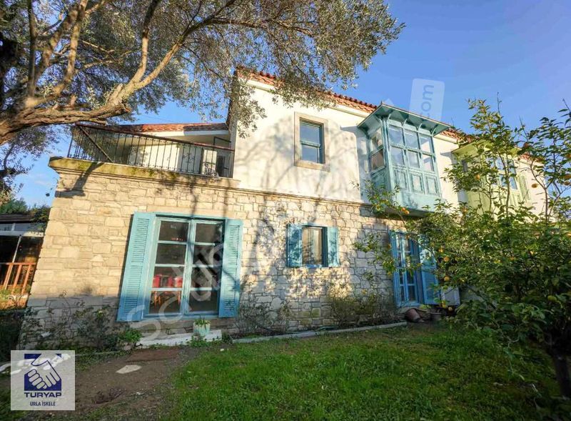 Urla Kuşçular'da 500 m² arsa Paylı Gerçek Taş Villa | Butik Site