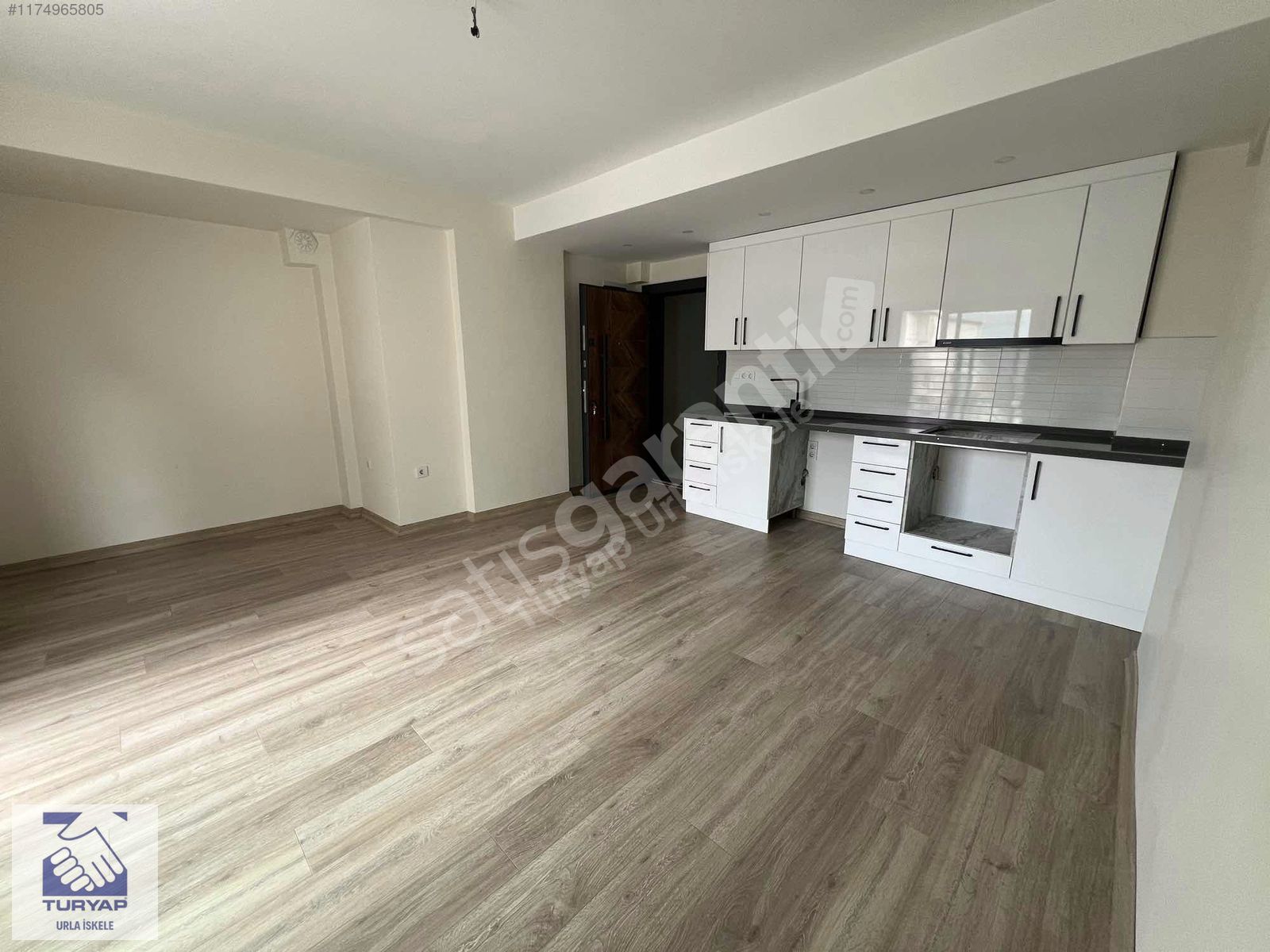 URLA İSKELE ÇARŞIDA EŞYASIZ KİRALIK DAİRE