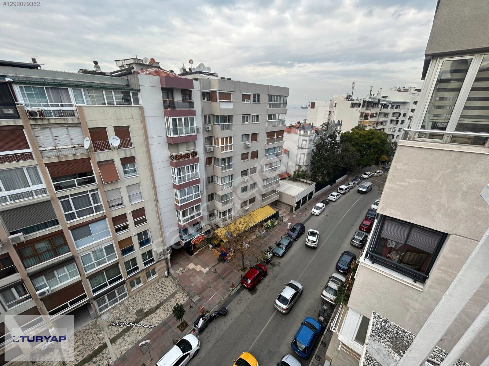 Göztepe'de Satılık Çatı Katı 3+1, 170m², Kısmen Deniz Manzaralı