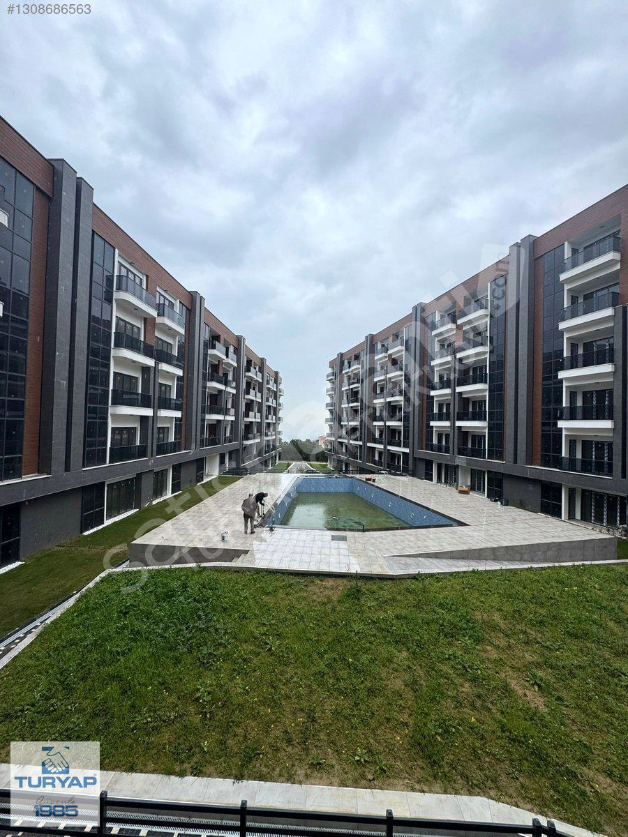 Yalova Ünv. Karşısı Site İçi, Bahçe Kullanımlı Satılık 1+1 Daire