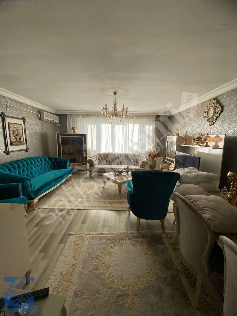 KÜÇÜKÇEKMECE HALKALI YESIL SİTEDE SATILIK 257 M2 VILLA