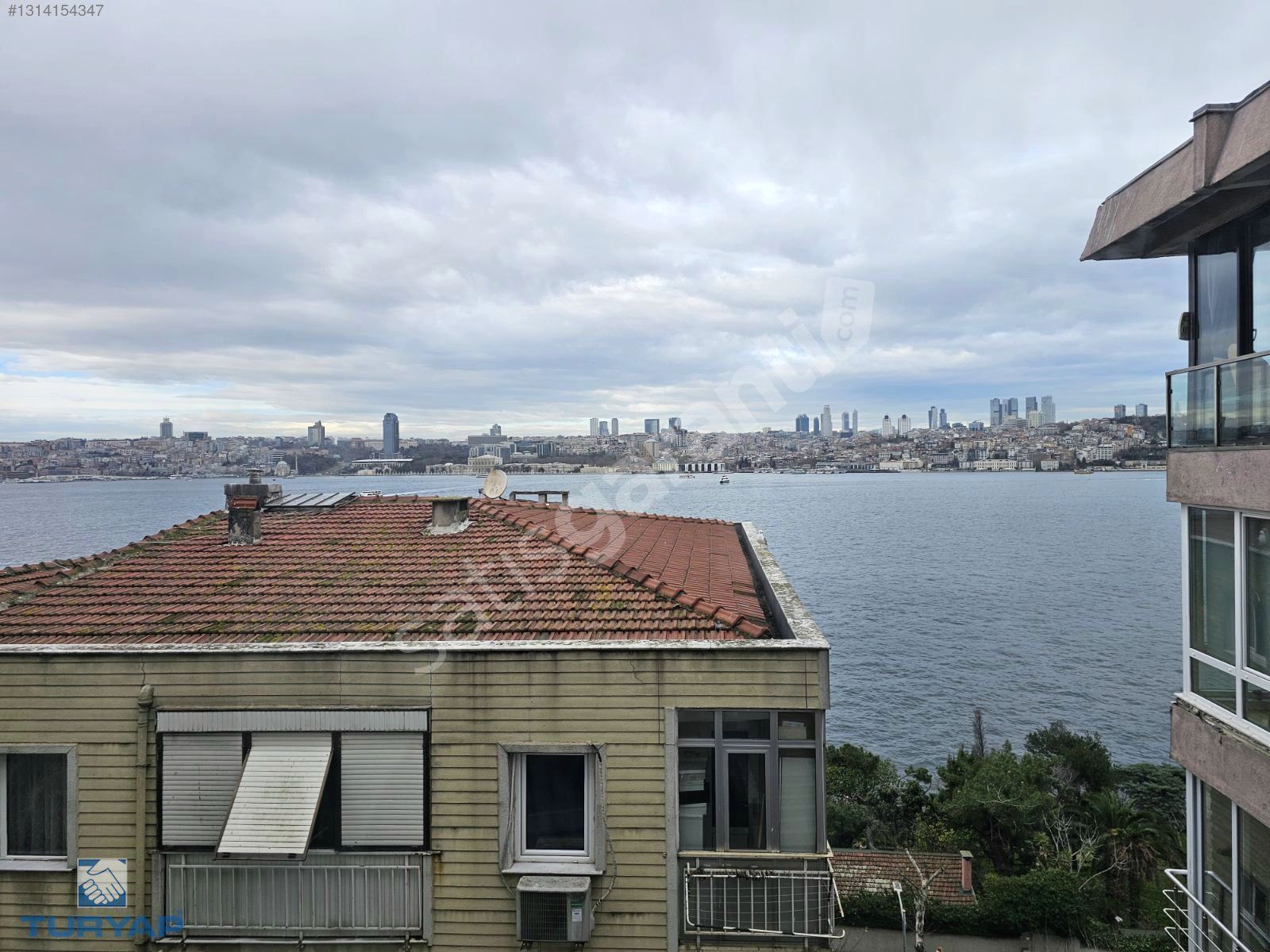 Üsküdar'da boğaz manzaralı 3+1 daire