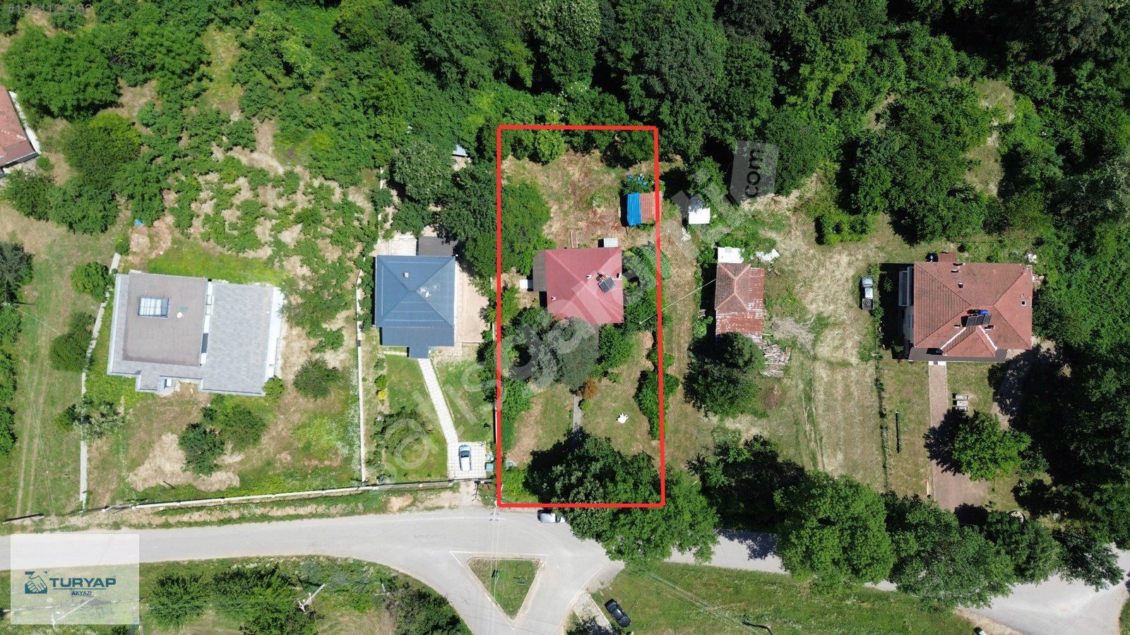 TURYAP AKYAZI'dan BICKIDERE MAHALLESİNDE 1640M2 ARSA VE EV
