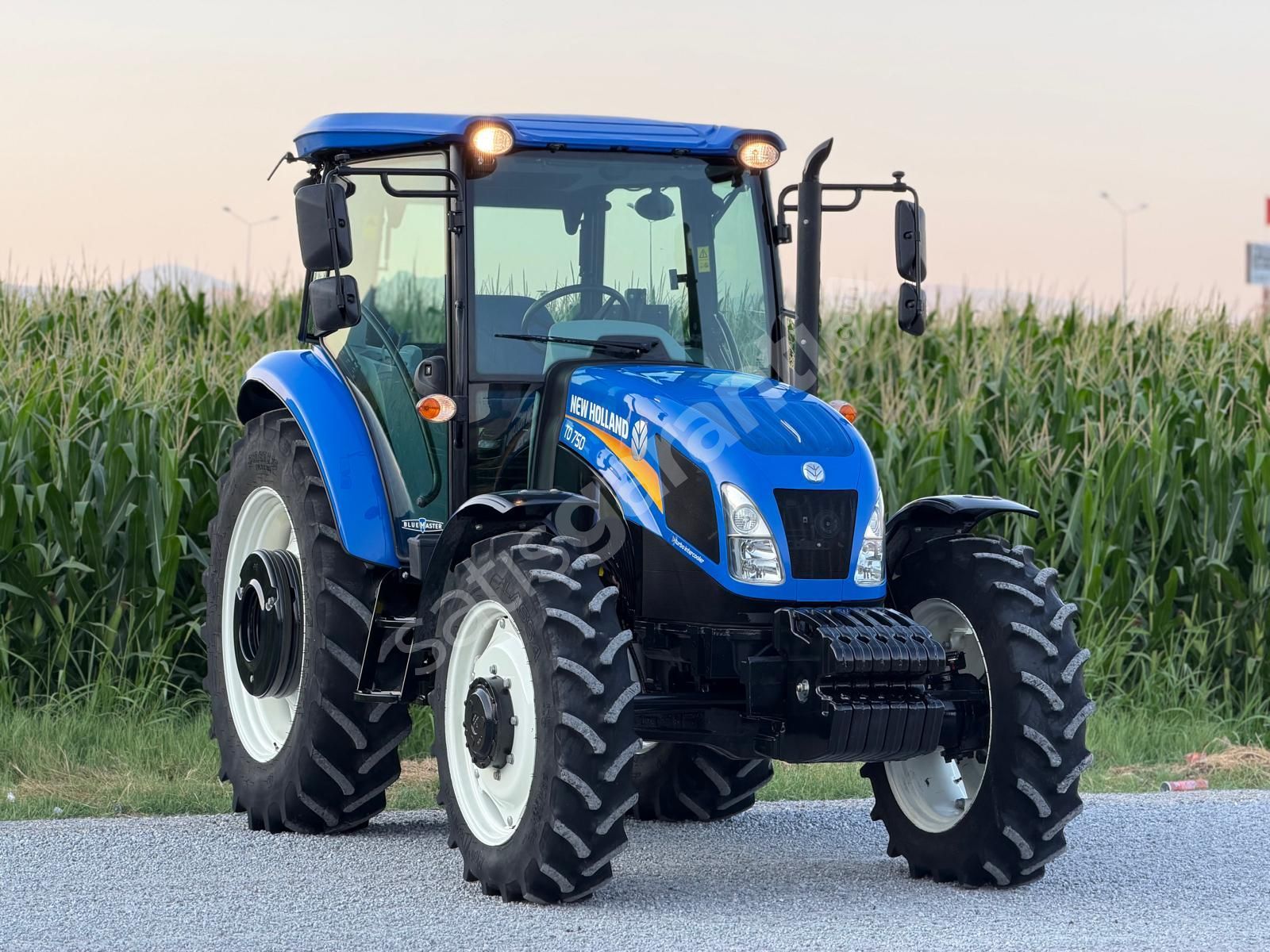 NEW HOLLAND TD75D BM PS 530 SAATTE SIFIR KOKUSU ÜZERİNDE