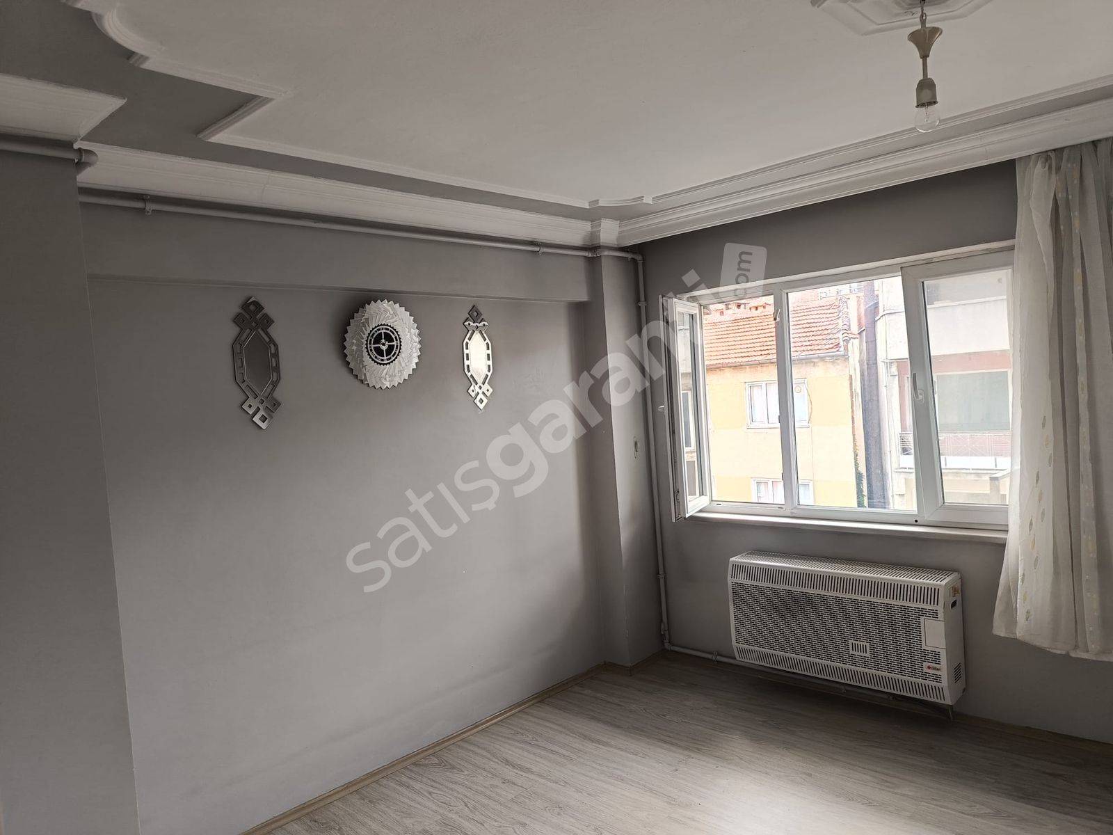 BURSA OSMANGAZİ SAKARYA MH MERKEZİ KONUMDA KİRALIK DAİRE