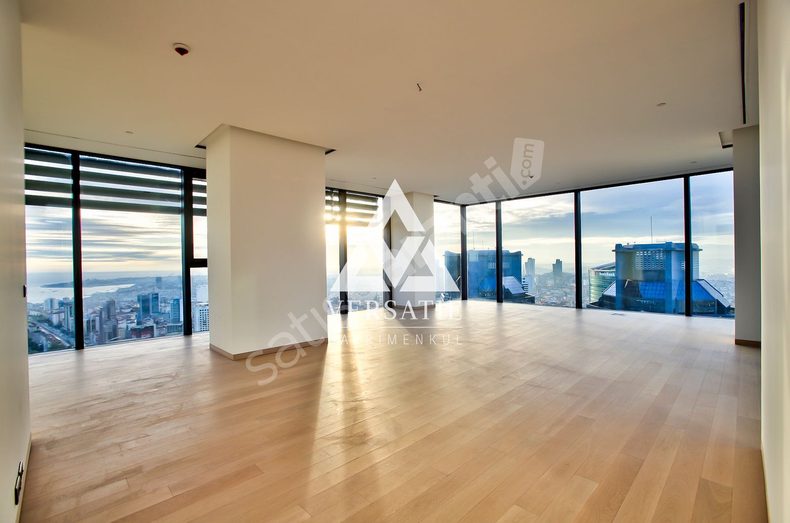 Çiftçi Towers Ön Kulede Boğaz Manzaralı 4+1 Satılık Daire