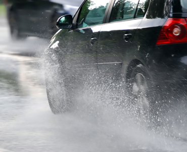 Yağmurlu Havalarda Güvenli Sürüş Teknikleri Nelerdir?